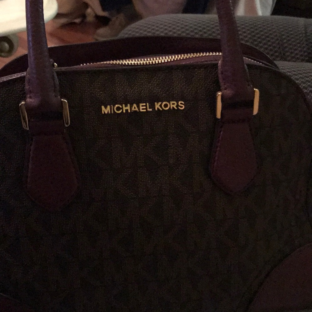 Michael kors signature bag